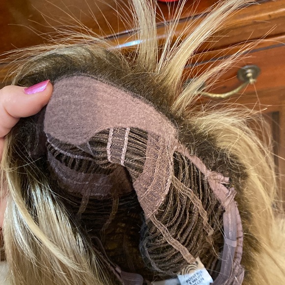 Raquel Welch wig, Vibralite - Picture 11 of 14